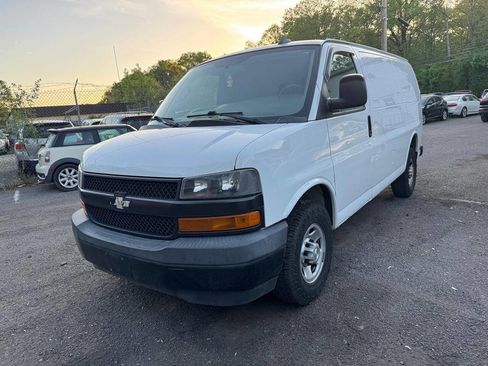 Used 2019 Chevrolet Express 2500 w/ Driver Convenience Package RWD image 3