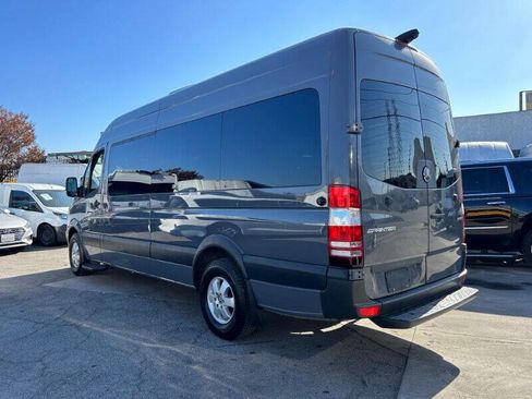 Used 2018 Mercedes-Benz Sprinter 2500 image 4