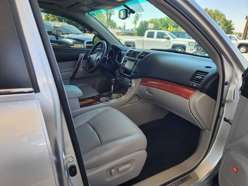 Used 2013 Toyota Highlander Limited AWD/4WD image 20