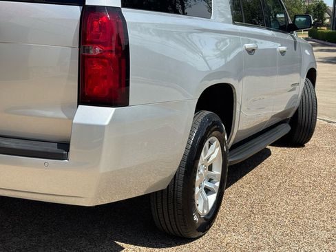 Used 2019 Chevrolet Suburban LS RWD image 4