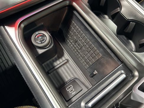 Used 2025 Ford Expedition Tremor image 21