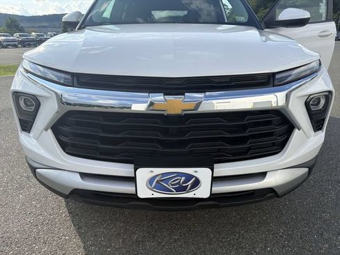 Used 2025 Chevrolet TrailBlazer LT AWD/4WD image 32