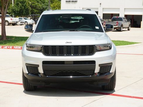 New 2025 Jeep Grand Cherokee L Altitude AWD/4WD image 6