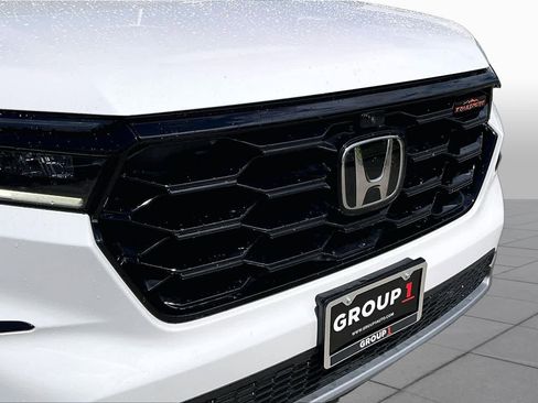 Used 2025 Honda Pilot TrailSport image 28