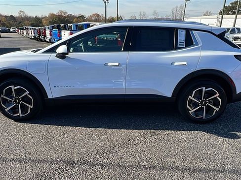 New 2026 Chevrolet Equinox EV LT image 8