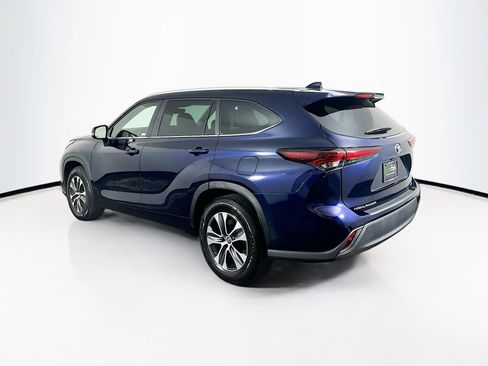 Used 2025 Toyota Highlander XLE image 5