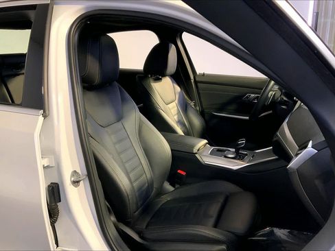 Used 2020 BMW 330i xDrive Sedan w/ Premium Package image 18