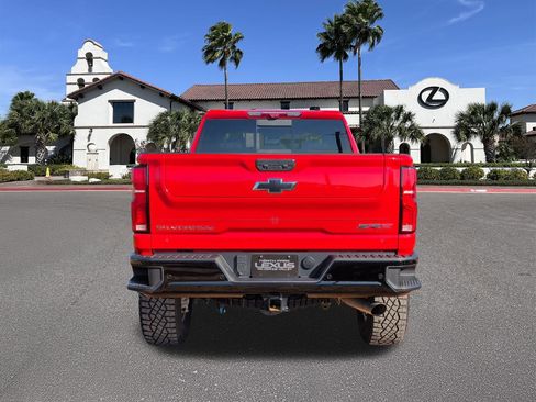 Used 2025 Chevrolet Silverado 2500 ZR2 w/ Technology Package image 5