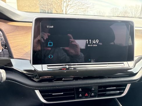 Used 2025 Volkswagen Atlas SE image 16