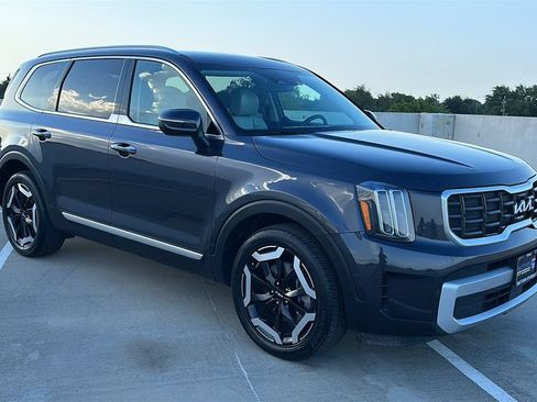 Used 2025 Kia Telluride S FWD image 15