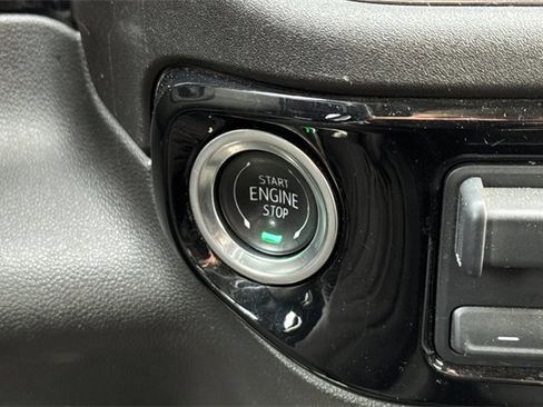 Used 2025 Chevrolet Silverado 1500 LT image 33