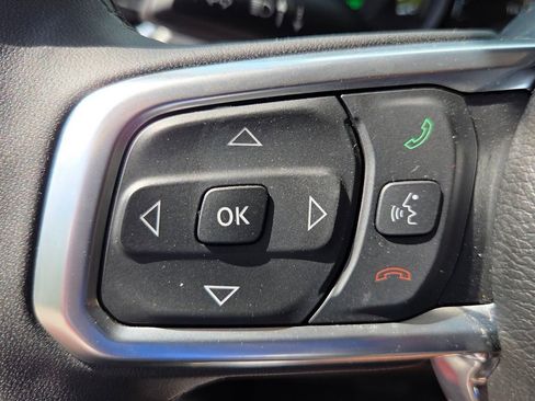 Used 2025 Jeep Wrangler Unlimited Sahara AWD/4WD image 24