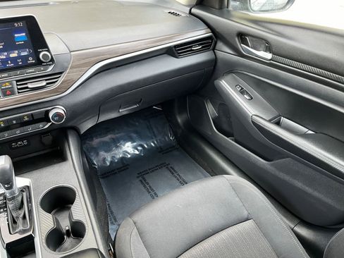 Used 2025 Nissan Altima 2.5 SV image 31