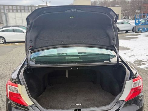 Used 2012 Toyota Camry L image 11