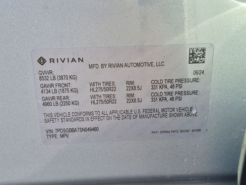 Used 2025 Rivian R1S Adventure Dual AWD/4WD image 32