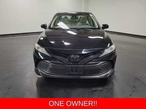 Used 2019 Toyota Camry XLE w/ Navigation Package FWD image 2