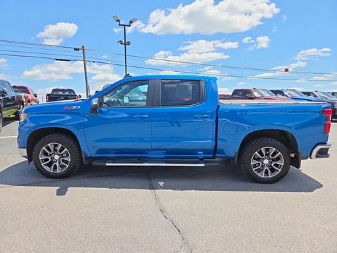 Used 2022 Chevrolet Silverado 1500 LT w/ Z71 Off-Road Package AWD/4WD image 3