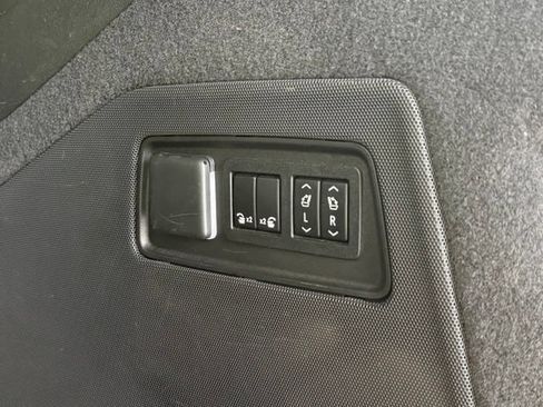 Used 2022 Cadillac Escalade ESV Sport Platinum AWD/4WD image 19
