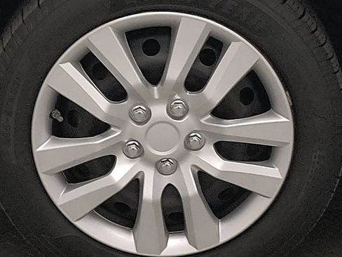 Used 2015 Nissan Sentra S image 31