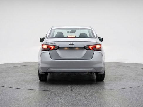 Used 2025 Nissan Versa SV FWD image 7