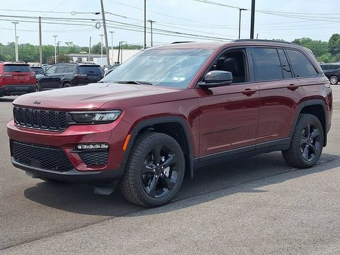 Used 2025 Jeep Grand Cherokee Limited w/ Luxury Tech Group II AWD/4WD image 9