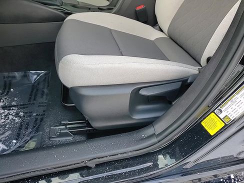 Used 2025 Toyota Corolla LE image 12