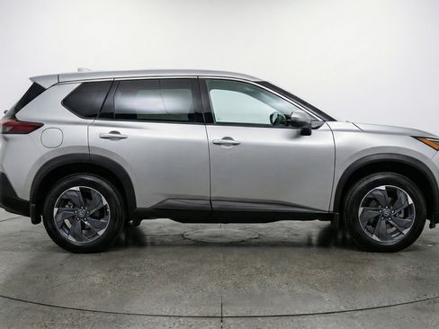 Used 2025 Nissan Rogue SV image 11