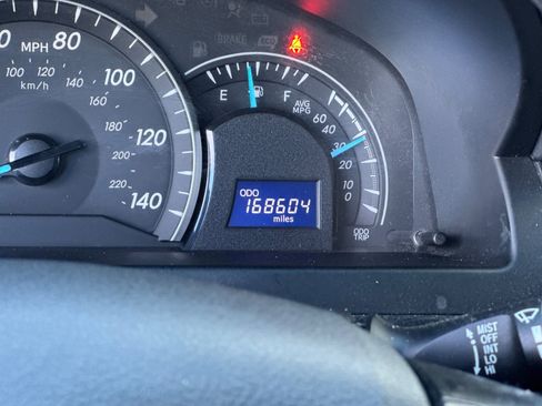 Used 2015 Toyota Camry LE image 19