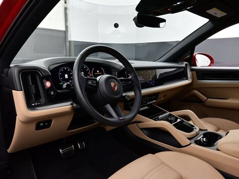 Certified 2026 Porsche Cayenne S AWD/4WD image 4