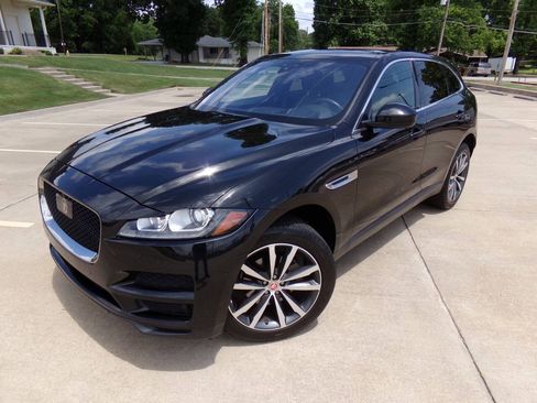 Used 2019 Jaguar F-PACE Prestige AWD/4WD image 3