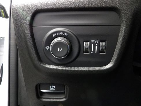 Used 2024 Jeep Grand Cherokee Limited AWD/4WD image 45