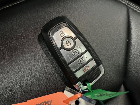 Used 2023 Ford Explorer XLT AWD/4WD image 27