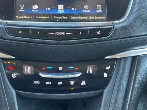 Used 2019 Cadillac XT5 Premium Luxury image 17