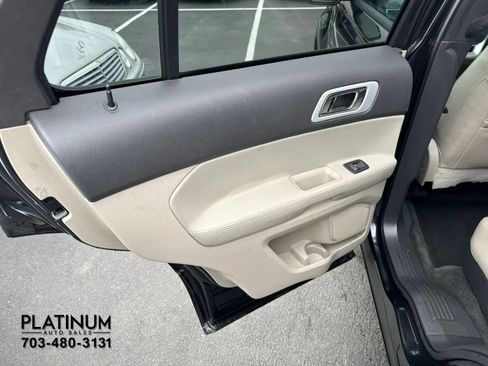 Used 2014 Ford Explorer XLT w/ Equipment Group 202A AWD/4WD image 17