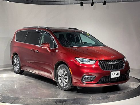 Used 2021 Chrysler Pacifica Touring-L image 43