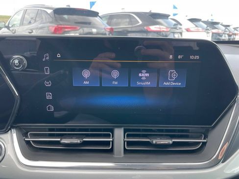 Used 2025 Chevrolet Trax LT FWD image 15
