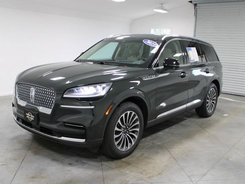 Used 2023 Lincoln Aviator Reserve w/ Equipment Group 201A image 4