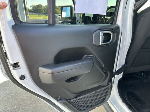 Used 2022 Jeep Gladiator Sport AWD/4WD image 21