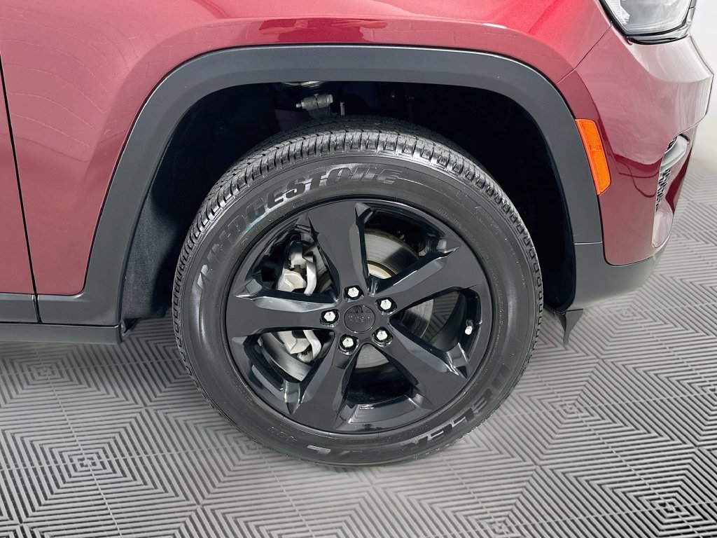 Used 2023 Jeep Grand Cherokee Altitude RWD image 20