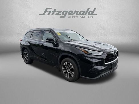 Used 2022 Toyota Highlander XLE AWD/4WD image 1