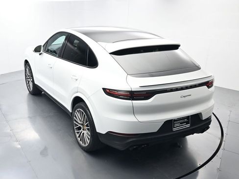 Certified 2022 Porsche Cayenne Platinum Edition image 38