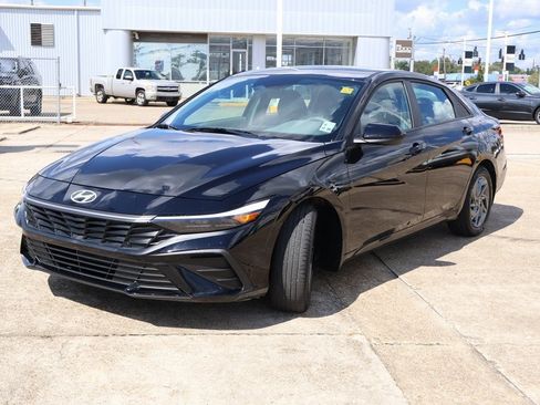Used 2024 Hyundai Elantra SEL image 22