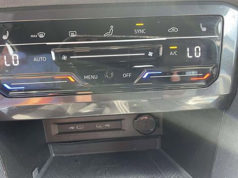 Certified 2022 Volkswagen Tiguan SE R-Line FWD image 28
