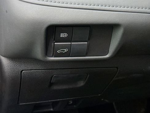 Used 2022 Toyota Highlander XLE image 17