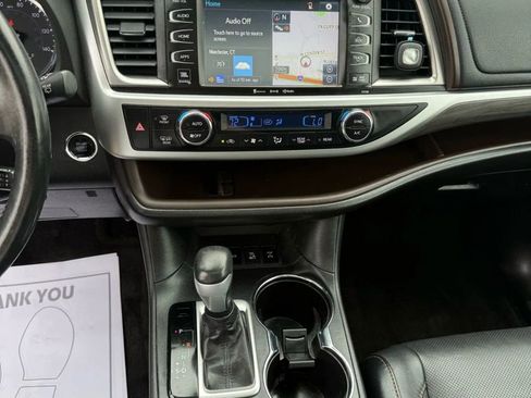 Used 2017 Toyota Highlander Limited image 20