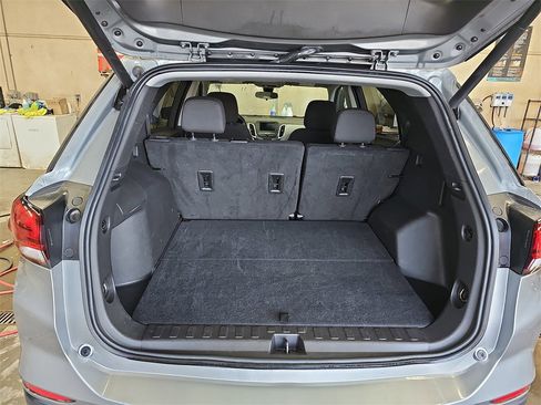 Used 2024 Chevrolet Equinox LT image 12