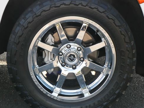 Used 2022 GMC Yukon XL Denali AWD/4WD image 13