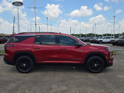 Used 2026 Chevrolet Traverse LT w/ Driver Confidence Package FWD image 2