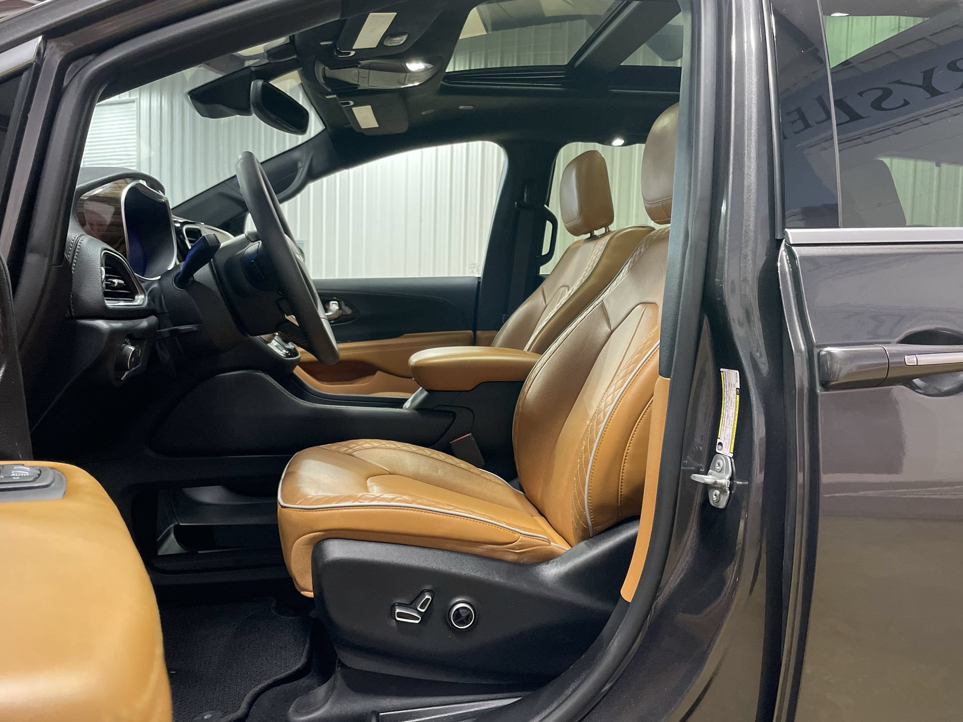 Used 2022 Chrysler Pacifica Pinnacle FWD image 15