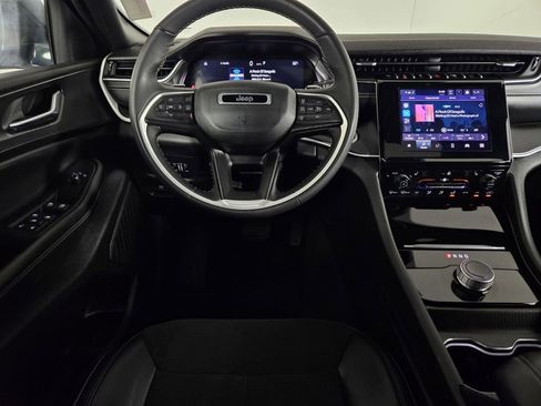 Used 2023 Jeep Grand Cherokee Altitude image 8